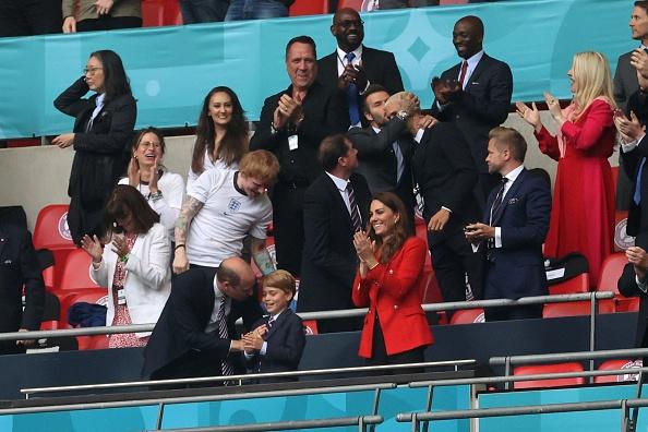 Família Real marca presença em jogo de futebol da Inglaterra