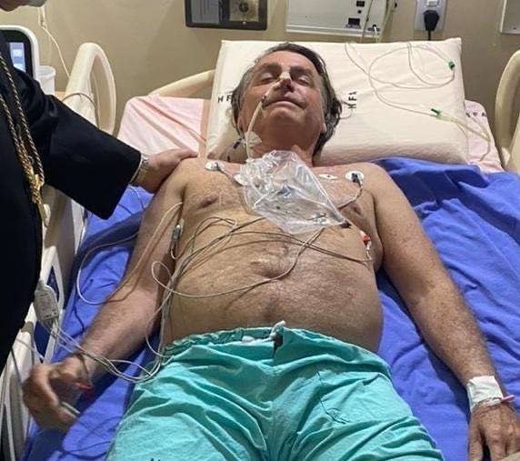 Jair Bolsonaro enfrenta um quadro de obstrução intestinal 