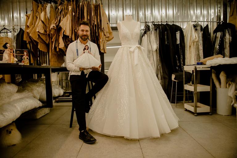 Lucas Anderi exibe bastidores da criação dos vestidos da Disney Princess Wedding Collection by Lucas Anderi