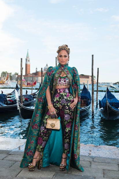 Jennifer Lopez no desfile da Dolce and Gabbana