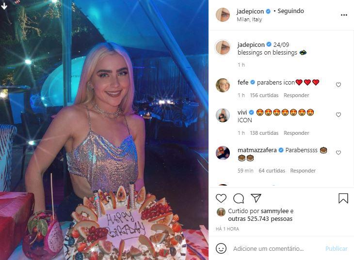 Jade Picon celebra aniversário com festinha em Milão