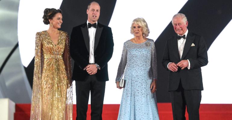 Família real marca presença na première de '007'