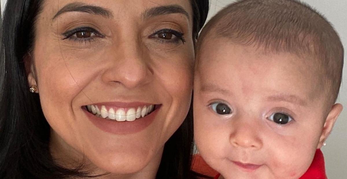 Izabella Camargo faz desabafo sobre os três meses da filha, Angelina: ''Super irritada''