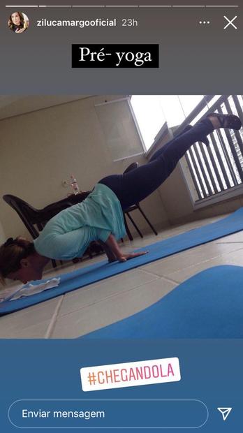 Zilu Camargo fazendo yoga