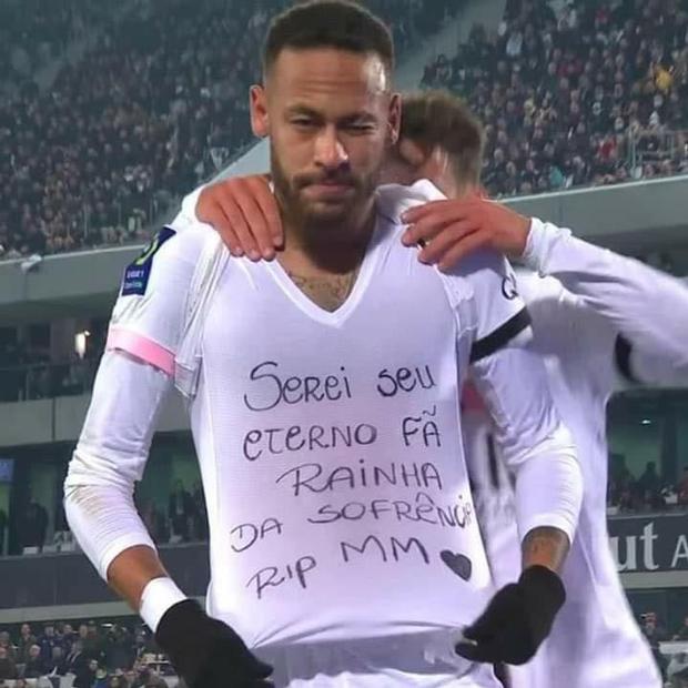 Neymar Jr. celebra 400º gol com homenagem para Marília Mendonça