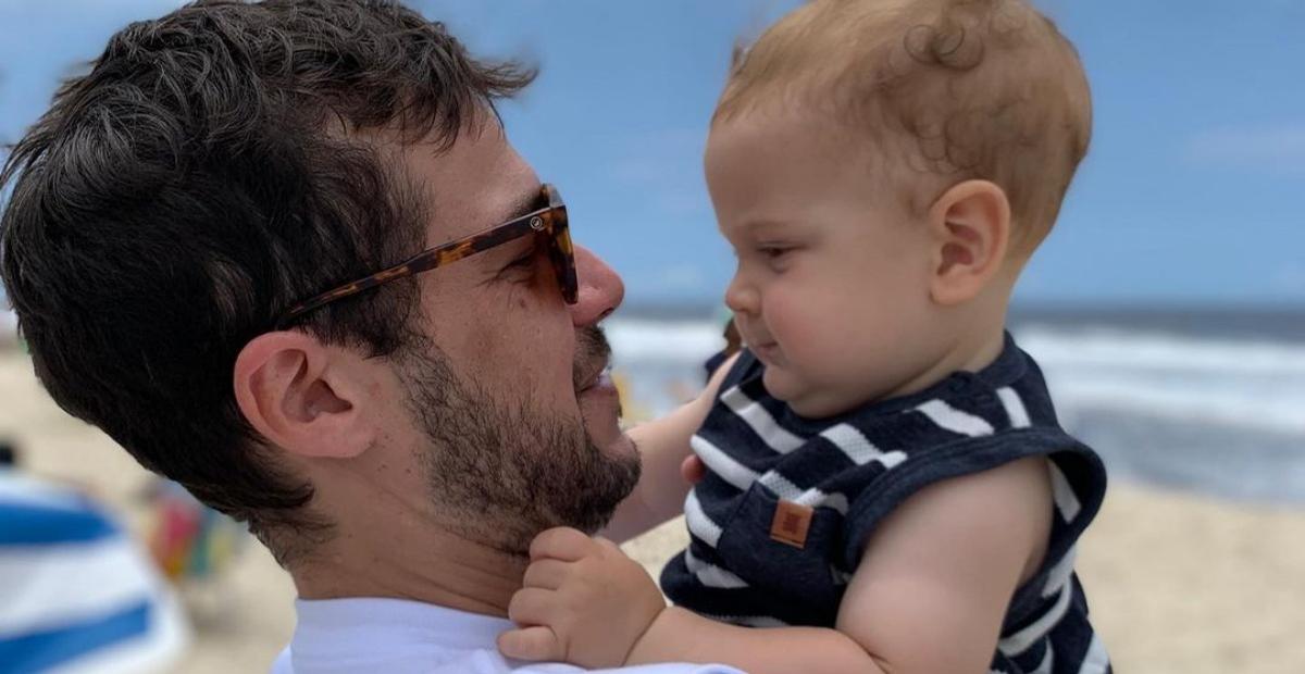 Jayme Matarazzo posta fotos com o filho e fala sobre ser pai: ''Jornada incrível''