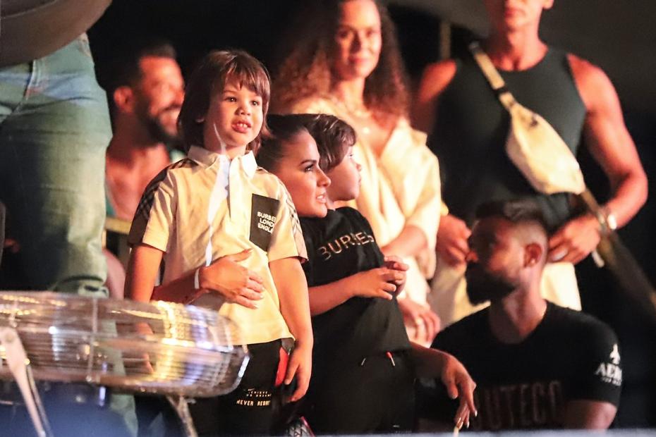 Gusttavo Lima recebe Andressa Suita e os filhos em show no Rio
