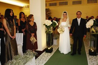 Lair Ribeiro casa a filha Nurya em festa de romance e devoção