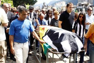 Armando Nogueira é enterrado no RJ