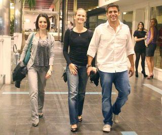 Sandy: shopping com casal de amigos