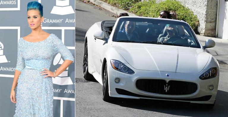 <strong>Katy Perry</strong> faz test drive em carro de luxo avaliado em R$ 900 mil