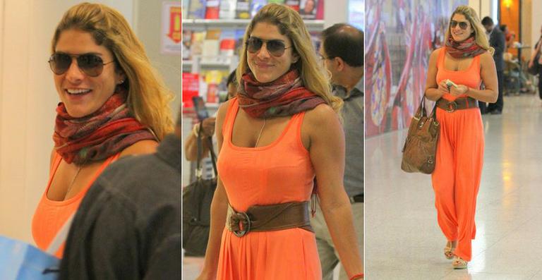 <strong>Priscila Fantin</strong> desfila com seu novo visual pelo aeroporto