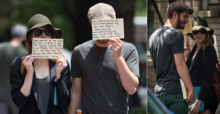Emma Stone e Andrew Garfield aproveitam assédio de paparazzi para pedir novas doações