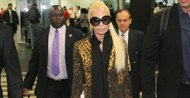 Donatella Versace desembarca em São Paulo para Fashion Week