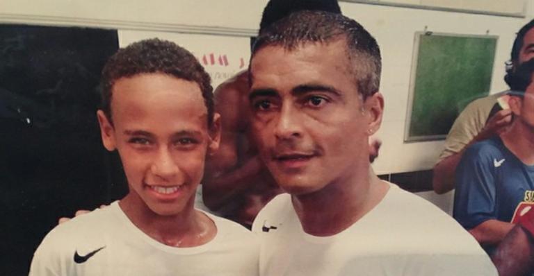 Pai de Neymar mostra foto antiga do filho com Romário