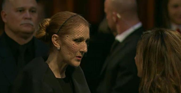 Celine Dion recebe o carinho de amigos e familiares no funeral de René Angélil