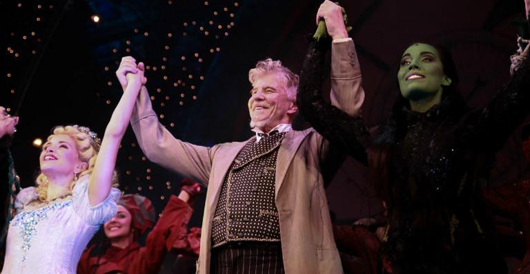 No papel do Mágico de Oz, Miguel Falabella participa do espetáculo musical 