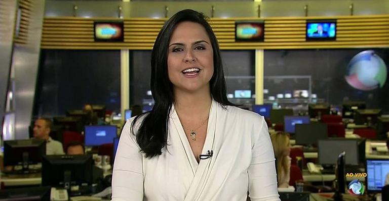 Carla Cecato, jornalista da TV Record, impressiona fãs ao aparecer bem mais magra: 'Mudança de vida'