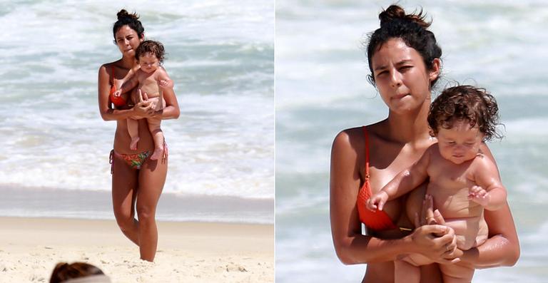 Yanna Lavigne curte dia na praia com a filha, Madalena