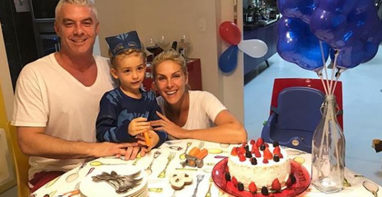 Ana Hickmann faz festa em família para o filho, Alexandre