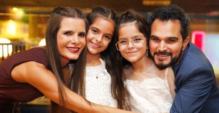 Luciano Camargo faz declaração para as filhas relembrando todos os aniversários das gêmeas