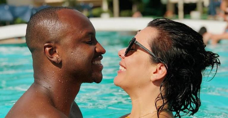 Thiaguinho se declara para Fernanda Souza durante férias românticas
