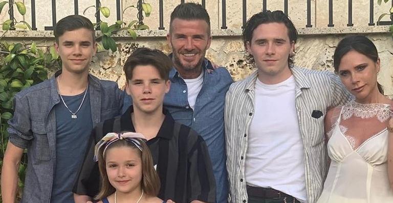 David Beckham reúne família em foto para comemoração e fãs enviam mensagens de amor