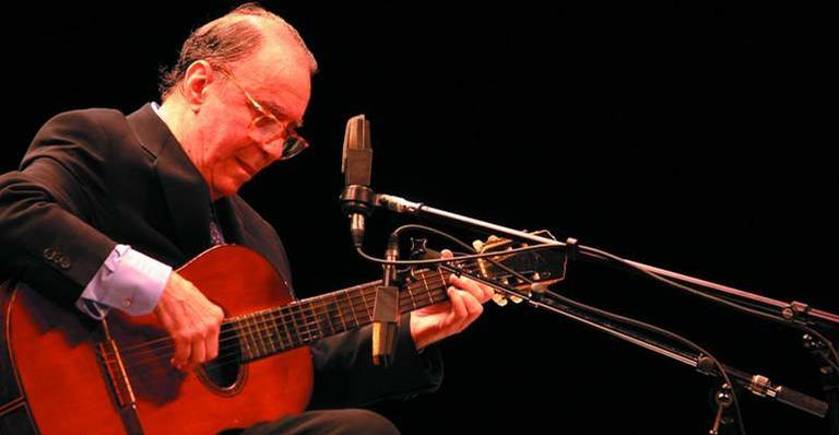 Morre aos 88 anos o cantor e compositor João Gilberto