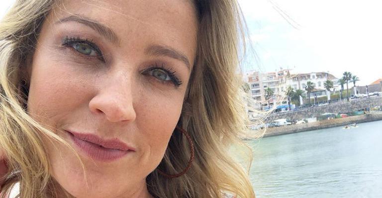 Nua! Luana Piovani surge sem a parte de cima do biquíni em Ibiza: ''Coração partido''