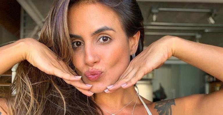 Ex-BBB Carol Peixinho posa com biquíni de oncinha: ''Temporada do calorão''