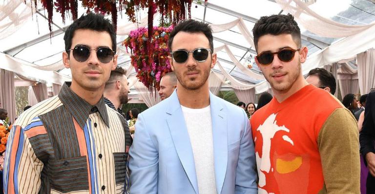 Jonas Brothers relembra registro da infância e encanta web: ''Fofos''