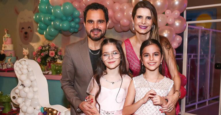 Filhas gêmeas de Luciano Camargo celebram 10 anos e se emocionam em festa