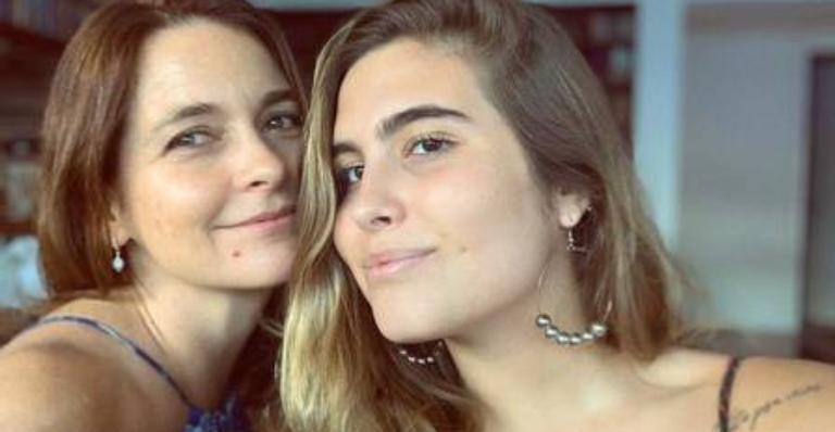 Filha de Claudia Abreu quer seguir carreira como cantora; Conheça a jovem