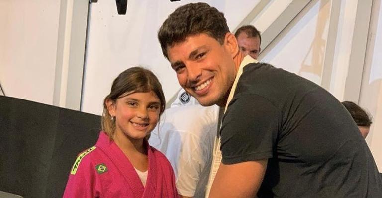 Cauã Reymond recebe bilhete fofo da filha Sofia e comove web: ''Emociona''