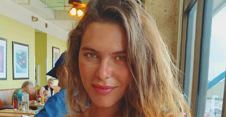 Sem maquiagem, Mariana Goldfarb compartilha selfie de pertinho e encanta web: ''Lindíssima''