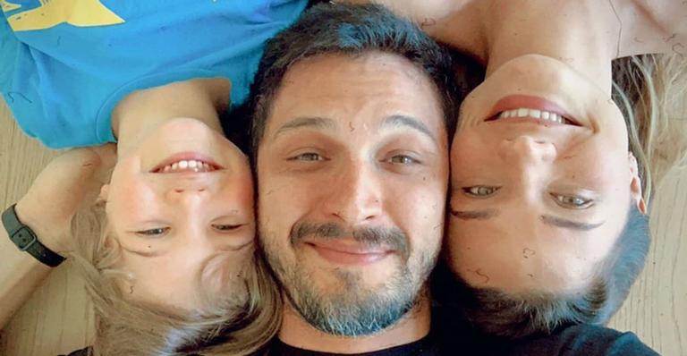 Romulo Estrela compartilha vídeo encantador ao lado da família: ''Bom dia, Domingo''