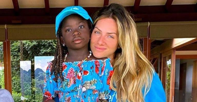 Giovanna Ewbank se derrete pela beleza da filha, Titi: ''Não consigo me acostumar''
