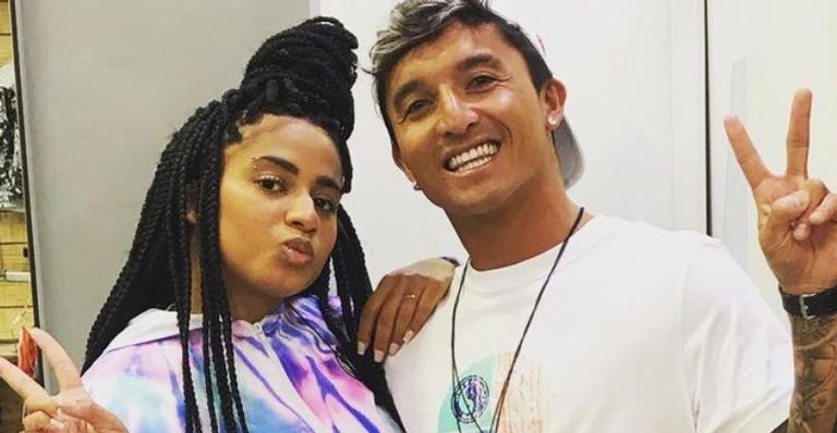 Após protagonizarem beijo, MC Loma nega namoro com Flávio Nakagima: ''Só amizade''