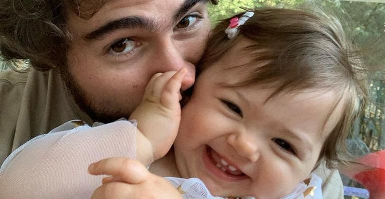 Rafa Vitti explode o fofurômetro ao postar sequência de fotos com a filha, Clara Maria