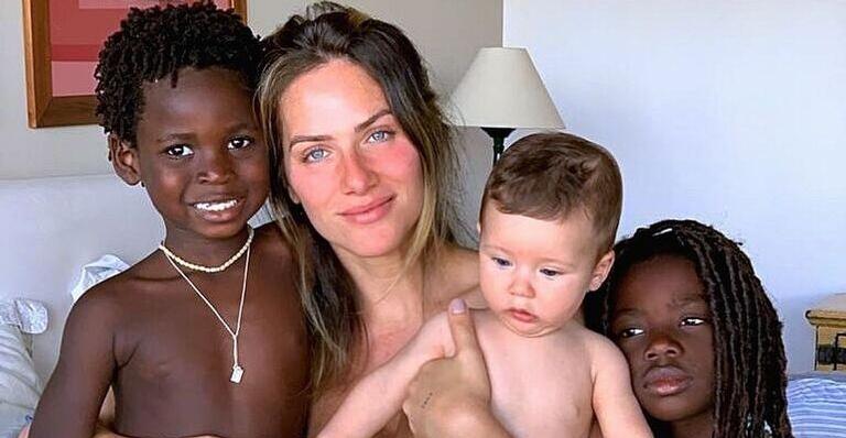 Giovanna Ewbank encanta demais ao posar com os três filhos: ''Lindos''