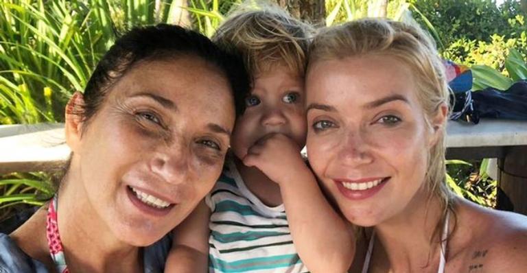 Luiza Possi abre álbum de fotos com a família durante viagem de férias e arranca elogios da web