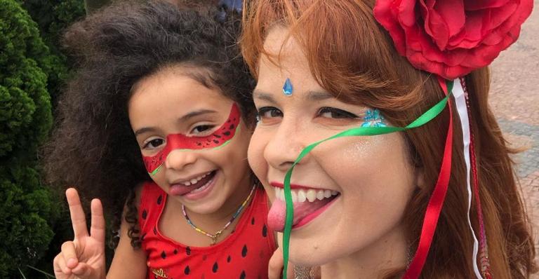 Samara Felippo relembra Carnaval em família e reflete sobre maternidade