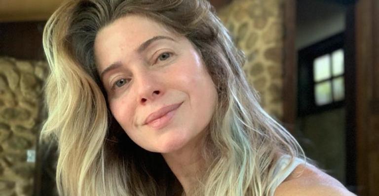 Leticia Spiller chama atenção da web ao posar de maiô tomando Sol: ''Mulher mais linda do mundo''