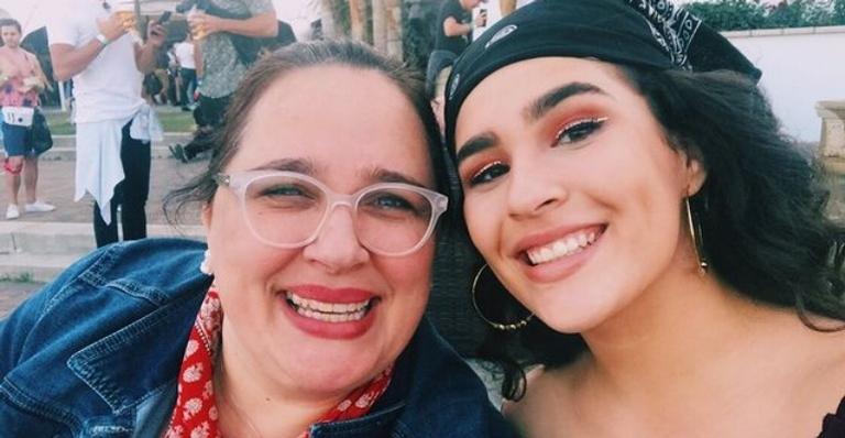 Lívian Aragão completa 22 anos e ganha homenagem da mãe: ''Você é luz''