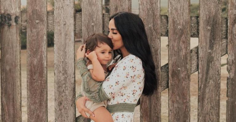 Jade Seba registra momento fofíssimo com o filho e se declara: ''Meu parceiro de todas as horas''