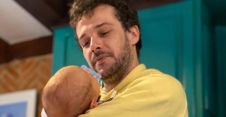 Jayme Matarazzo comemora primeiro mês de vida do filho: ''Nosso príncipe''