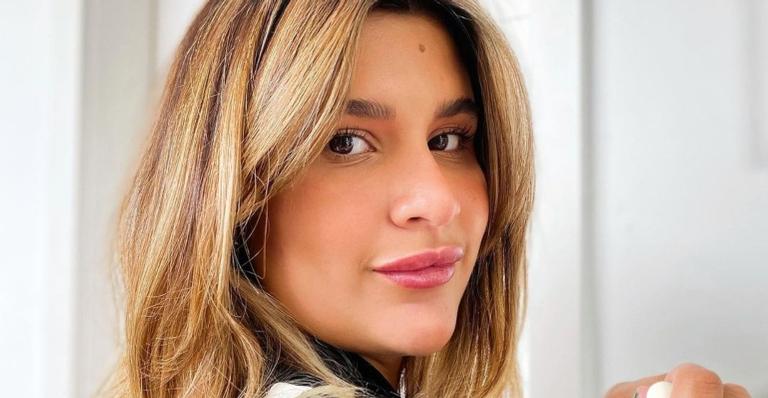 Giulia Costa dá close em corpão com biquíni grifado de quase R$3 mil: ''Perfeição!''