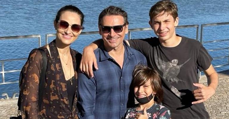 Murilo Rosa posta lindo clique em família: ''É muita bagunça reunida''