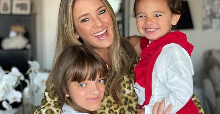 Ticiane Pinheiro compartilha cliques divertidos com as filhas após Rafaella voltar de viagem