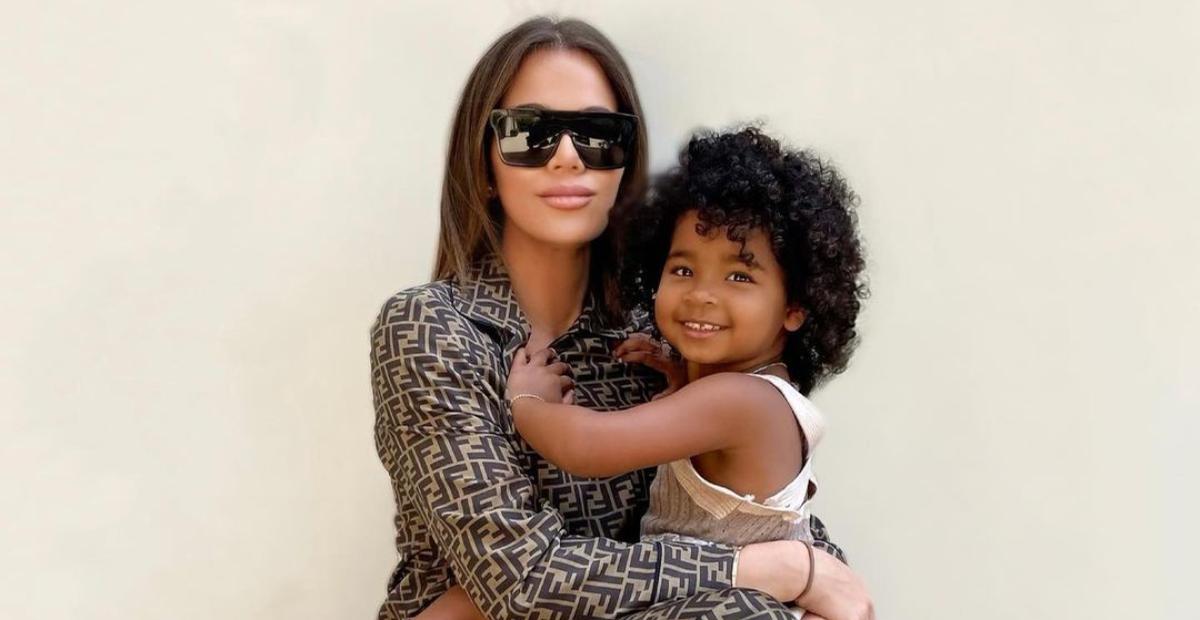 Khloé Kardashian publica cliques perfeitos da filha na praia: ''Minha Moana''